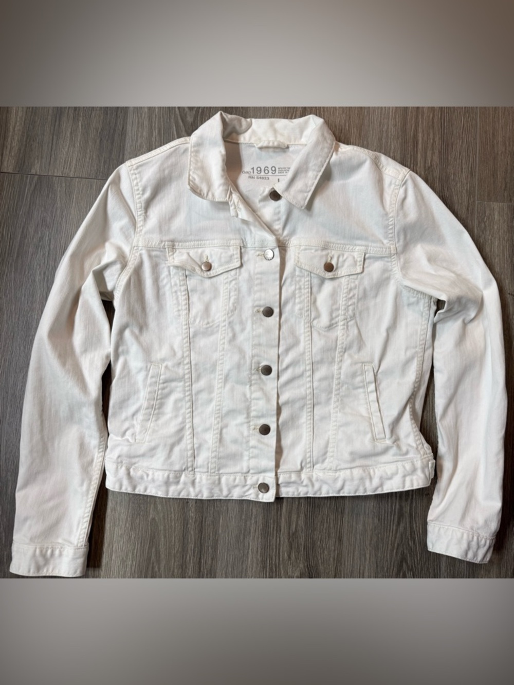 GAP 1969 White Denim Trucker Jacket Large Button Front, Pockets, Layer